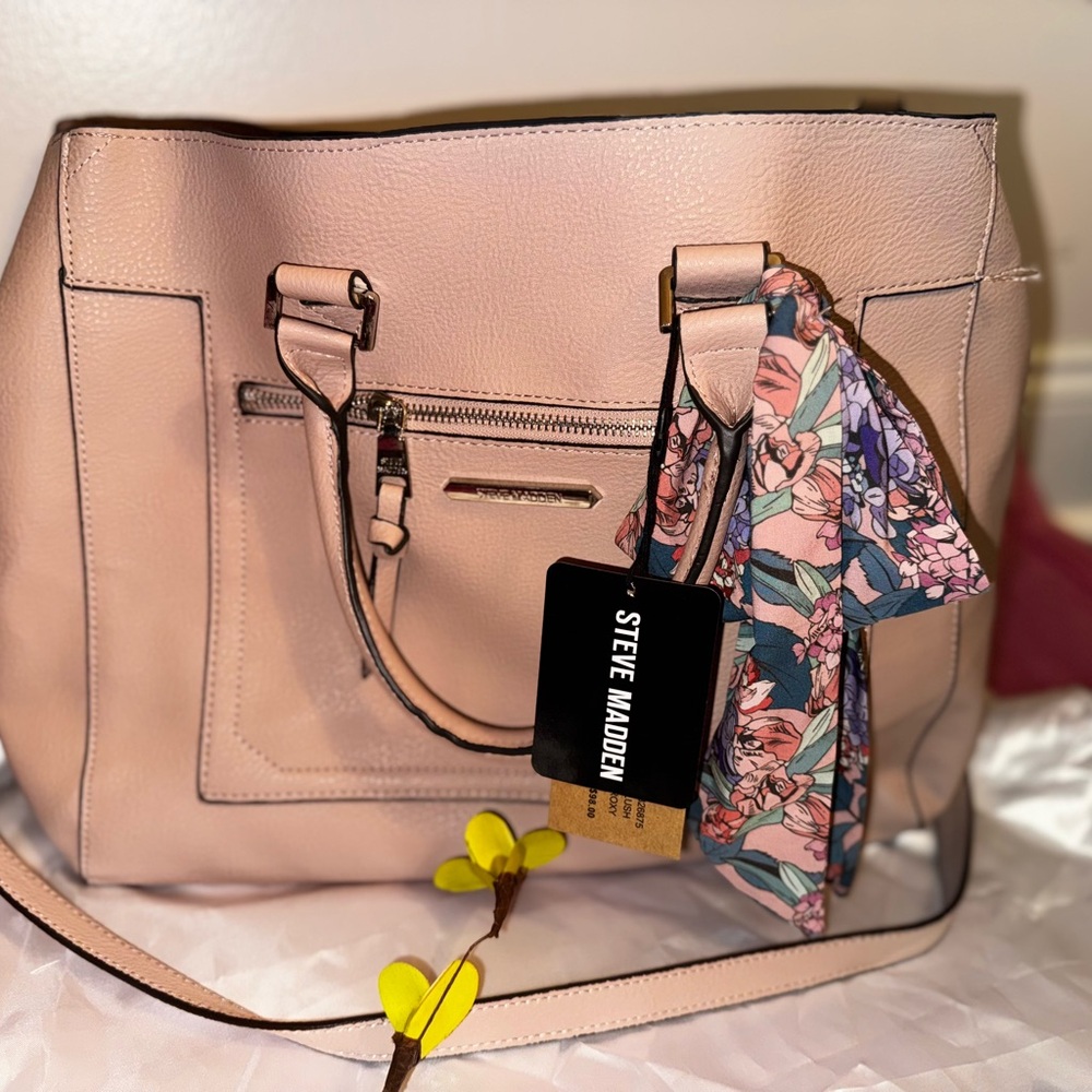 Steve Madden Cream Shoulder Bag with Structured Design